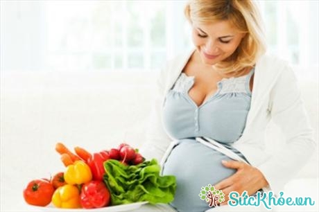 Ăn đủ chất dinh dưỡng để giúp cho cả mẹ và bé đều khỏe mạnh