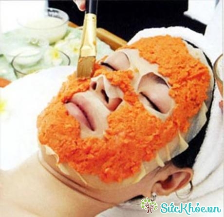 Mặt nạ từ củ cà rốt làm tăng độ ẩm và sự đàn hồi cho làn da.