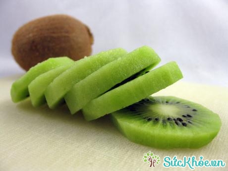 Bạn nên ăn kiwi để bổ sung nhiều dinh dưỡng cho cơ thể