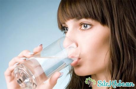 Uống đủ nước là cách giúp da luôn căng mịn ngay cả khi không giảm cân