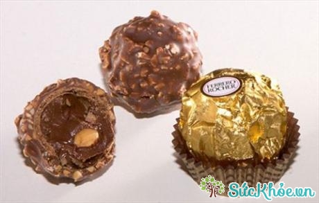 Nếu không thể sống thiếu sôcôla và các loại bánh kẹo, hãy mua những món được đóng gói trong bao bì nhỏ