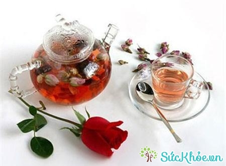 Uống hồng trà tăng cường khả năng chịu lạnh của cơ thể, hỗ trợ tiêu hóa và làm giảm mỡ