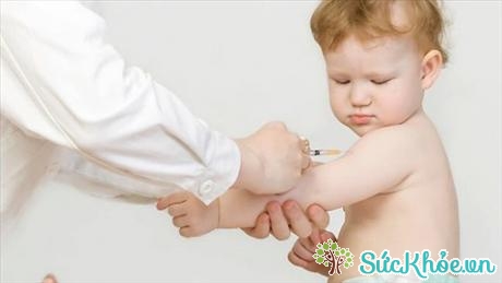 Trẻ nhỏ cần được tiêm phòng đầy đủ để phòng tránh nhiều bệnh nguy hiểm