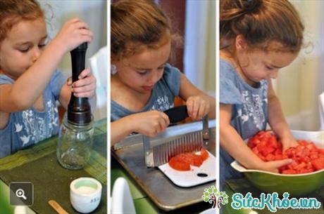 Cho trẻ vào bếp để trẻ tập thói quen ăn uống lành mạnh (Ảnh: Internet)