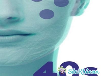 Làn da tuổi 40 dần xuất hiện nếp nhăn sâu trên khắp bề mặt da