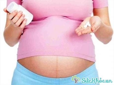 Trong quá trình mang thai, nhiều chị em dễ bị viêm âm đạo và phải dùng thuốc đặt âm đạo để điều trị