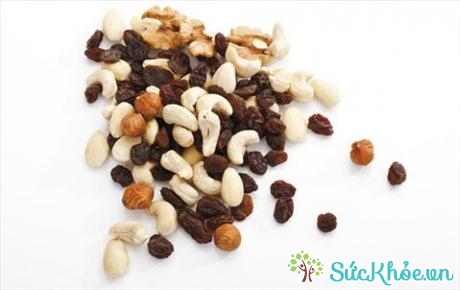 Ăn hỗn hợp mứt được chế biến từ hạt điều tươi, sô cô la đen và hạt bí có thể giúp bạn giảm căng thẳng