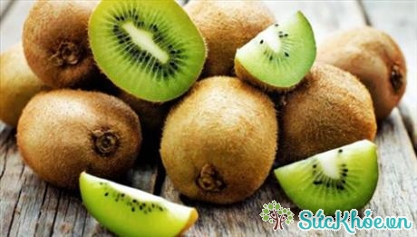 vitamin C trong kiwi có thể ngăn chặn hoặc giảm thiểu sự hình thành các gốc tự do