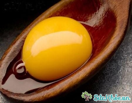 Lòng đỏ trứng chứa nhiều vitamin E có chức năng chống ôxy hóa tự nhiên và bảo vệ độ đàn hồi của da.