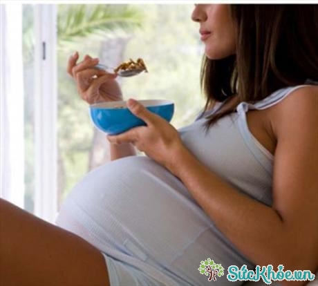 Mẹ bầu cần ưu tiên ăn ‘chất’ hơn ‘lượng’ để thai nhi đủ chất mà mẹ không tăng cân nhiều