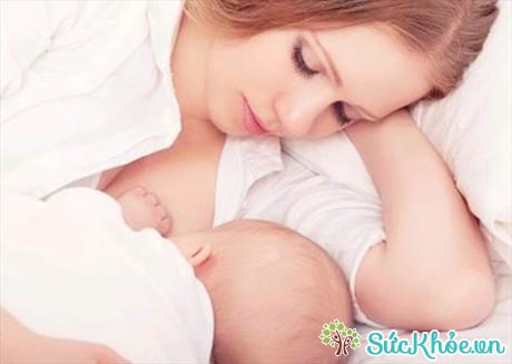 Duy trì nguồn sữa dồi dào rất quan trọng với mẹ sau sinh (Ảnh: Internet)
