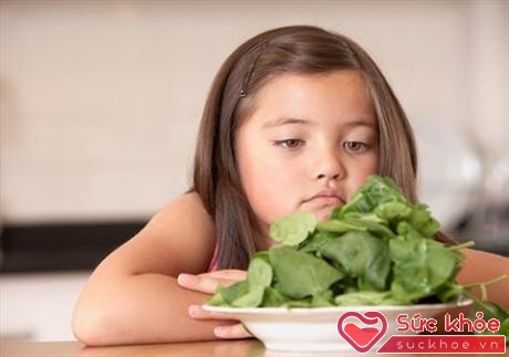 Ép con ăn quá nhiều rau có thể ảnh hưởng tâm lý.