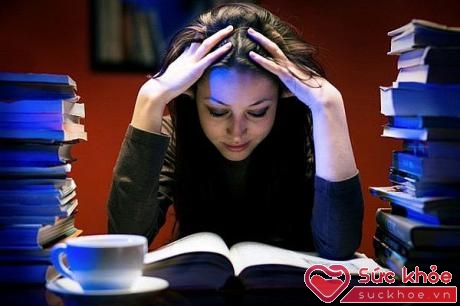 Áp lực công việc, deadline ngập đầu là những nguyên nhân phổ biến dễ gây stress nhất cho những người làm việc công sở