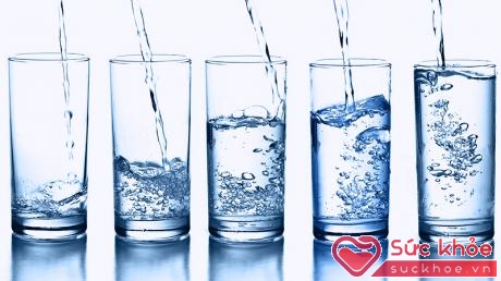 Nước giúp bạn có cảm giác nhanh no.