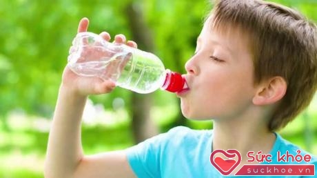Việc uống nhiều nước vào buổi sáng quan trọng không kém so với việc nạp các chất dinh dưỡng vào cơ thể sau một đêm dài