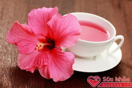Uống 3 cốc trà dâm bụt/ngày giúp giảm huyết áp