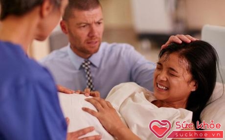 Nguy cơ mẹ tử vong trong quá trình sinh mổ cao gấp 2-4 lần so với mẹ sinh thường. (Ảnh minh hoạ)