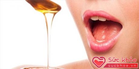 Mật ong có tác dụng làm hồng và mềm môi 