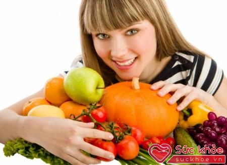 Ăn kiêng là bổ sung rau xanh, hoa quả, nói không với chất béo...