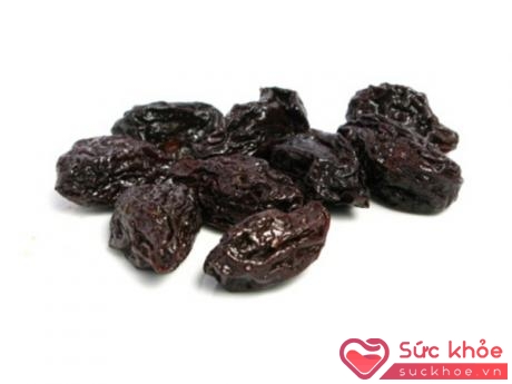 Táo đen là một trong những loại trái cây tốt nhất giúp cung cấp hàm lượng sắt cần thiết cho cơ thể