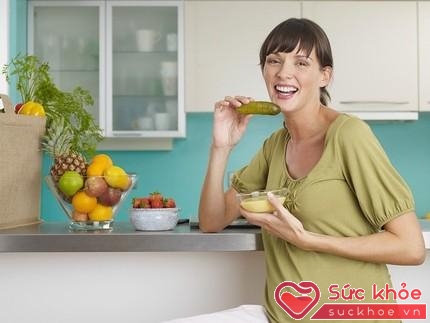 Khi ăn trái cây, các bà bầu nên chú ý tới sự cân bằng trong việc lựa chọn các loại hoa quả.