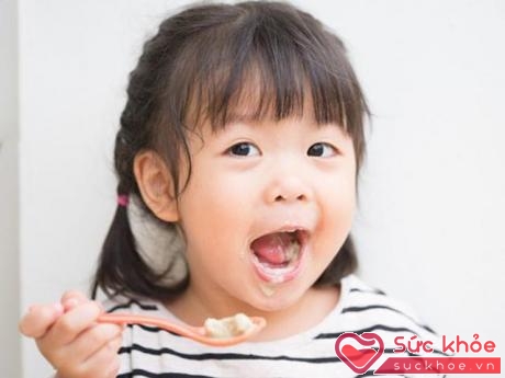Axit trong dạ dày tiêu diệt hết lợi khuẩn nên việc ăn sữa chua của trẻ không còn tác dụng tăng lợi khuẩn? 
