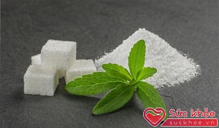 Stevia là là chất làm ngọt 100% tự nhiên, không có calo, giúp hạ huyết áp, giảm lượng đường trong máu.