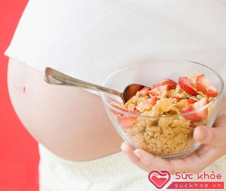 Khi mang thai, mẹ bầu nên ăn các loại ngũ cốc nguyên hạt để giảm chứng táo bón