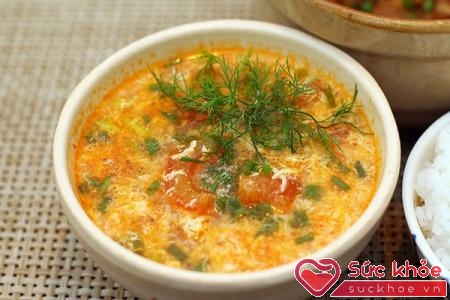 Canh trứng nấu cà chua là một món ăn bổ dưỡng