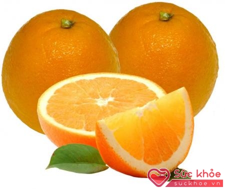 Muốn chọn mua qua ngon, ngọt và mọng nước cần nhìn cuống của quả cam