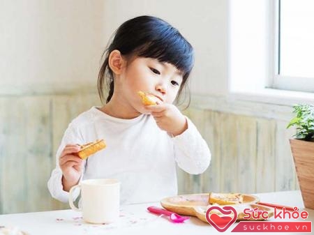Trẻ em Nhật Bản được khuyến khích nên để thực phẩm vào những đĩa nhỏ với lượng thực phẩm vừa phải để thưởng thức