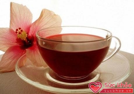 Trà xanh và trà đen đều có chứa nhiều theanine, giúp giảm căng thẳng và trầm cảm