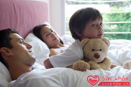 Cùng với những lợi ích tâm lý, các em bé ngủ chung với bố mẹ còn có thể trạng tốt hơn