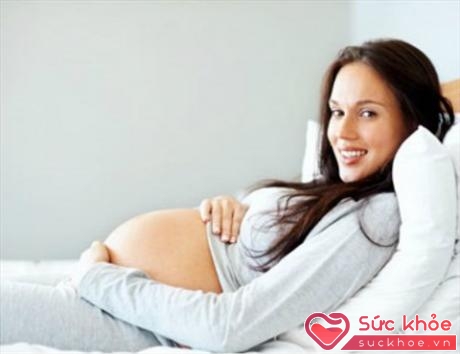Từ tháng thứ ba mang bầu, tuyến sữa và ống dẫn sữa phát triển phì đại làm cho vú tăng kích cỡ