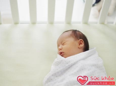 Trẻ sơ sinh có thể sẽ thích một môi trường thoải mái, thoáng mát khi ngủ thay vì bị ủ trong nhiều lớp chăn, gối.