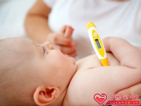 Trẻ sơ sinh bị sốt cần điều trị bằng phương pháp vật lý tại nhà trước