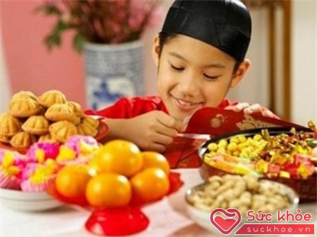 Ngày Tết, nhiều đồ ăn có thể khiến trẻ gặp vấn đề tiêu hóa