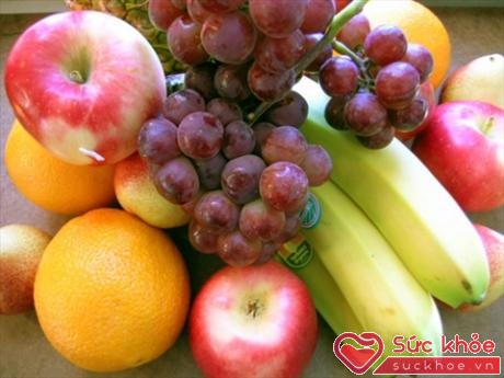 Nên ăn cả trái sẽ giúp nhận được nhiều chất xơ hơn là chỉ ép lấy nước