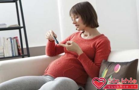 Mẹ bầu có thể tự đo chỉ số đường huyết thai kỳ tại nhà. (Ảnh minh họa)