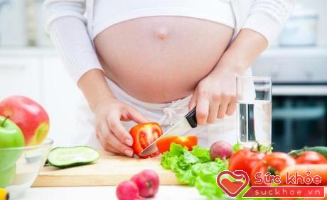 Nếu có nguy cơ tiểu đường thai kỳ, mẹ nên điều chỉnh chế độ ăn lành mạnh. (Ảnh minh họa)