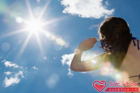 Ánh nắng mặt trời cung cấp vitamin D tự nhiên cho cơ thể.