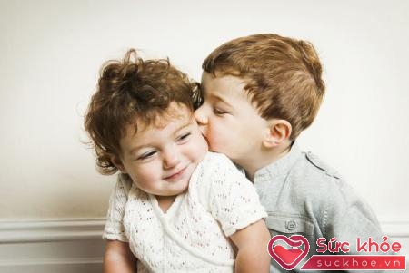 Nụ hôn cũng tăng cường sản sinh hormone endorphin, giúp chúng ta yêu đời hơn