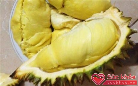 Không nên ăn quá nhiều sầu riêng vì sẽ gây nóng trong người, dễ sinh mụn nhọn