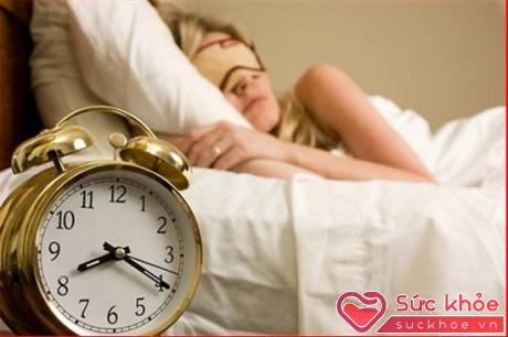 Khi bạn ngủ muộn sẽ là 1 trong những nguyên nhân có thể gây nên căn bệnh ung thư vú