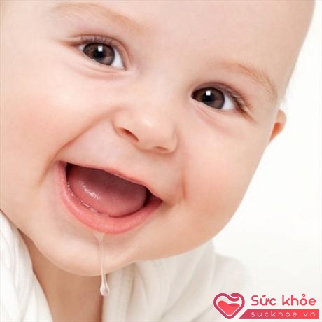 Chảy dãi là hiện tượng thường thấy ở trẻ sơ sinh và trẻ mọc răng