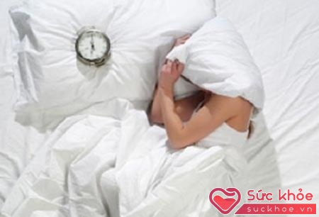 Trùm chăn kín đầu lúc ngủ làm tăng nguy cơ bị ngạt thở khi ngủ