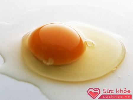 Trong những trường hợp bình thường, lòng đỏ trứng hơi tối hơn thì tức là trứng có dinh dưỡng tốt