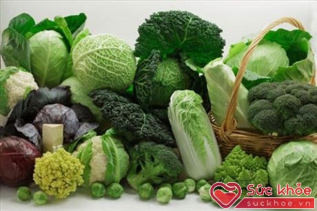 Tiêu thụ các thực phẩm có chứa các chất chống oxy hóa hàng ngày như rau tươi và trà xanh, bạn có thể giảm các gốc tự do trong cơ thể