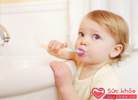 Dạy cho trẻ thói quen vệ sinh răng miệng sạch sẽ
