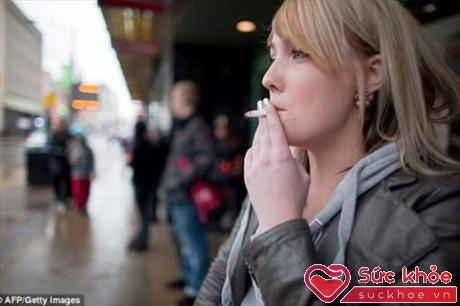 Người hút thuốc, bất kể tuổi tác hay giới tính, sẽ có nguy cơ rất cao mắc nhiều bệnh nguy hiểm. Ảnh: AFP/Getty Images.